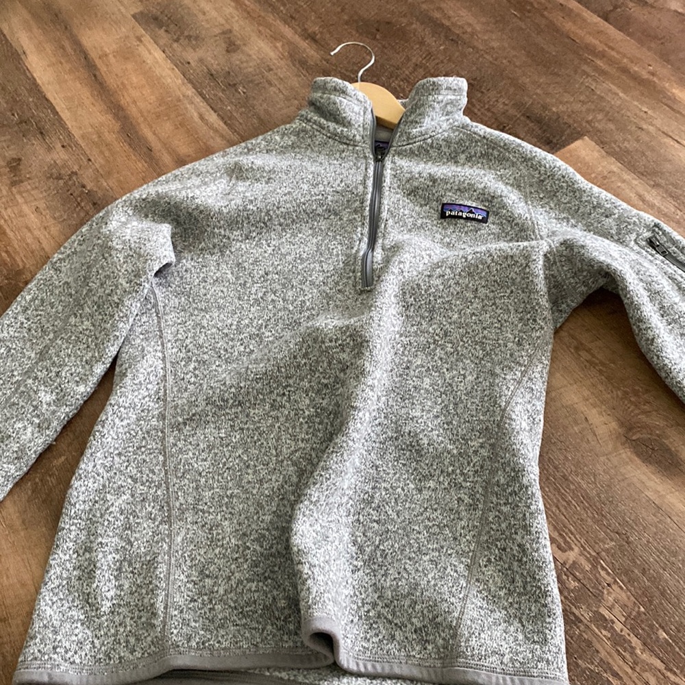 Never worn Patagonian zip up!